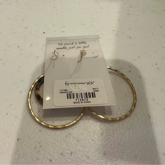 NWT Francesca’s Earrings gold tone hammered circles w/ acrylic marbled circle - Picture 7 of 7